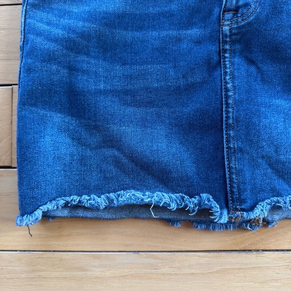 American Eagle Outfitters Denim Distressed Mini Skirt Women Size 8 Stretch - Picture 2 of 6
